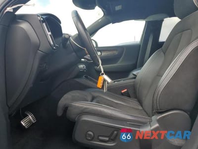 Zdjęcie 7 z 13 samochodu: 2022 VOLVO XC40 T5 R-DESIGN VIN:YV4162UM6N2731486 - miniatura