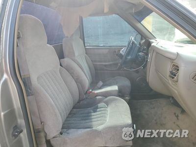 Zdjęcie 10 z 15 samochodu: 1998 CHEVROLET S TRUCK S10 VIN:1GCCS1446WK252696 - miniatura