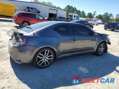 Trzecie zdjęcie samochodu z tyłu: 2016 TOYOTA SCION TC VIN:JTKJF5C74GJ021939 - miniatura