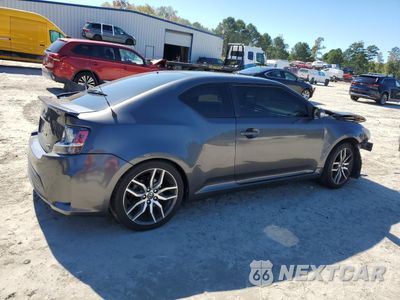 Trzecie zdjęcie samochodu z tyłu: 2016 TOYOTA SCION TC VIN:JTKJF5C74GJ021939 - miniatura