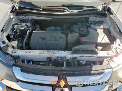 Zdjęcie 12 z 14 samochodu: 2016 MITSUBISHI OUTLANDER SE VIN:JA4AD3A39GZ015647 - miniatura