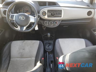 Zdjęcie 8 z 12 samochodu: 2013 TOYOTA YARIS VIN:JTDKTUD37DD569227 - miniatura