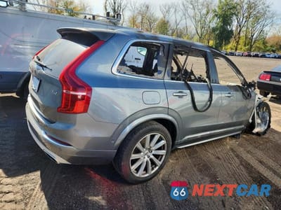 Trzecie zdjęcie samochodu z tyłu: 2016 VOLVO XC90 T6 VIN:YV4A22PL3G1050788 - miniatura