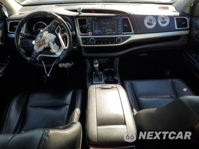 Zdjęcie 8 z 13 samochodu: 2019 TOYOTA HIGHLANDER SE VIN:5TDJZRFH8KS996885 - miniatura