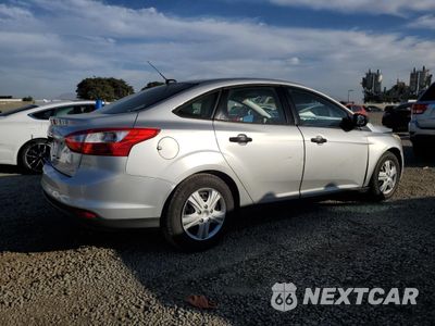 Trzecie zdjęcie samochodu z tyłu: 2014 FORD FOCUS S VIN:1FADP3E22EL461012 - miniatura