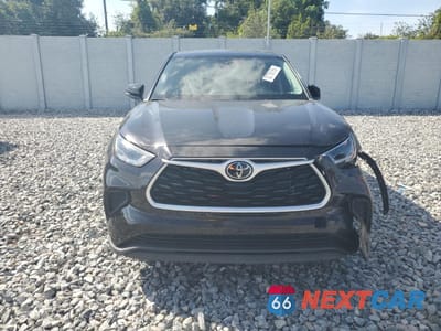 Piąte zdjęcie samochodu w środku: 2021 TOYOTA HIGHLANDER L VIN:5TDCZRAH2MS088094 - miniatura