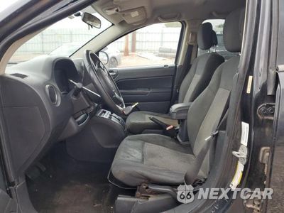 Zdjęcie 7 z 13 samochodu: 2011 JEEP COMPASS VIN:1J4NT1FB1BD195723 - miniatura