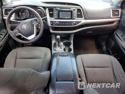 Zdjęcie 8 z 13 samochodu: 2016 TOYOTA HIGHLANDER LE VIN:5TDZARFH9GS019711 - miniatura