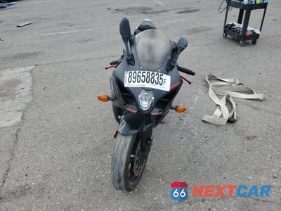 Drugie zdjęcie samochodu z przodu: 2019 SUZUKI GSX-R1000 VIN:JS1DM11F3K7100001 - miniatura