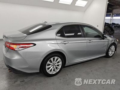 Trzecie zdjęcie samochodu z tyłu: 2020 TOYOTA CAMRY LE VIN:4T1C11AK3LU330420 - miniatura