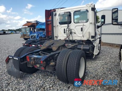 Czwarte zdjęcie samochodu z boku: 2016 FREIGHTLINER CASCADIA 113 SEMI TRUCK VIN:3AKBGADV9GSHB2527 - miniatura