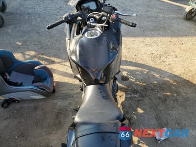 Zdjęcie 6 z 10 samochodu: 2025 KAWASAKI EX650 R VIN:ML5EXER17SDAF8668 - miniatura