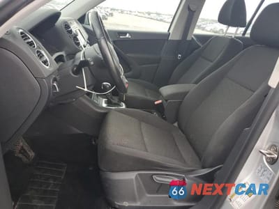 Zdjęcie 7 z 12 samochodu: 2017 VOLKSWAGEN TIGUAN S VIN:WVGAV7AX7HK054658 - miniatura