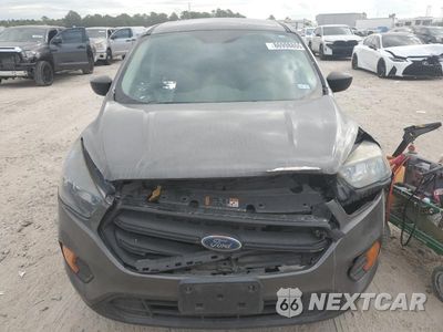 Piąte zdjęcie samochodu w środku: 2018 FORD ESCAPE S VIN:1FMCU0F7XJUC59168 - miniatura