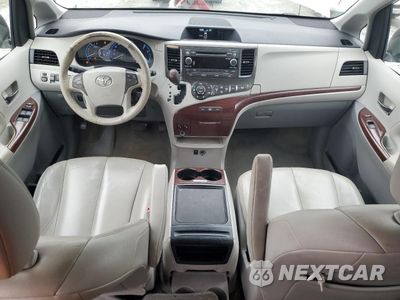 Zdjęcie 8 z 13 samochodu: 2014 TOYOTA SIENNA XLE VIN:5TDYK3DC6ES521764 - miniatura