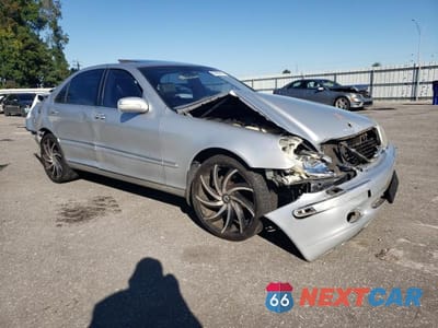 Czwarte zdjęcie samochodu z boku: 2001 MERCEDES-BENZ S 430 VIN:WDBNG70J81A215316 - miniatura