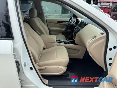 Zdjęcie 7 z 15 samochodu: 2017 NISSAN PATHFINDER S VIN:5N1DR2MM1HC627750 - miniatura