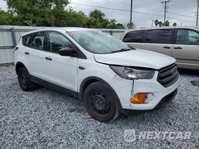 Czwarte zdjęcie samochodu z boku: 2018 FORD ESCAPE S VIN:1FMCU0F73JUC12094 - miniatura