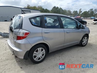Trzecie zdjęcie samochodu z tyłu: 2010 HONDA FIT VIN:JHMGE8H28AS000725 - miniatura