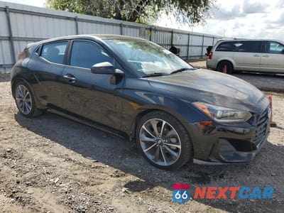 Czwarte zdjęcie samochodu z boku: 2020 HYUNDAI VELOSTER BASE VIN:KMHTG6AFXLU022322 - miniatura