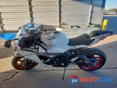 Trzecie zdjęcie samochodu z tyłu: 2025 KAWASAKI ZX636 K VIN:JKBZXJK17SA009375 - miniatura