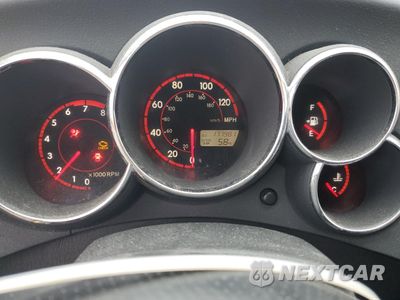 Zdjęcie 9 z 13 samochodu: 2004 TOYOTA COROLLA MATRIX XR VIN:2T1KR32E64C229237 - miniatura