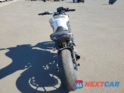 Czwarte zdjęcie samochodu z boku: 2015 YAMAHA FZ09 VIN:JYARN33E4FA005878 - miniatura