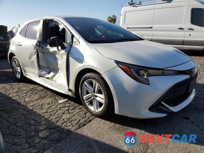 Czwarte zdjęcie samochodu z boku: 2019 TOYOTA COROLLA HATCHBACK SE VIN:JTNK4RBE2K3043861 - miniatura