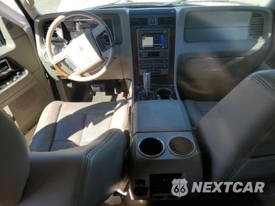 Zdjęcie 8 z 15 samochodu: 2011 LINCOLN NAVIGATOR VIN:5LMJJ2J51BEJ08522 - miniatura