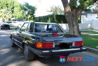 Trzecie zdjęcie samochodu z tyłu: 1986 MERCEDES-BENZ 560 SL VIN:WDBBA48D4GA047068 - miniatura