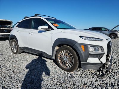 Czwarte zdjęcie samochodu z boku: 2020 HYUNDAI KONA SEL PLUS VIN:KM8K62AA9LU546394 - miniatura