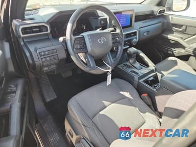 Zdjęcie 8 z 12 samochodu: 2025 TOYOTA TACOMA SR VIN:3TYJDAHN2ST029146 - miniatura