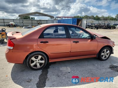 Trzecie zdjęcie samochodu z tyłu: 2008 KIA SPECTRA EX VIN:KNAFE121785018787 - miniatura