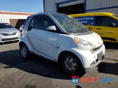 Czwarte zdjęcie samochodu z boku: 2012 SMART FORTWO PURE VIN:WMEEJ3BA8CK570588 - miniatura