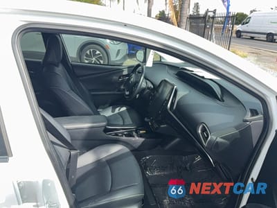 Piąte zdjęcie samochodu w środku: 2021 TOYOTA PRIUS PRIME LE VIN:JTDKAMFP9M3193058 - miniatura