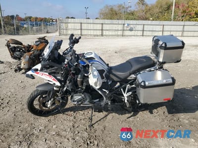 Trzecie zdjęcie samochodu z tyłu: 2021 BMW R 1250 GS ADVENTURE VIN:WB10M1306M6D93673 - miniatura