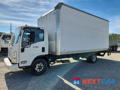 2015 ISUZU NPR HD BOX TRUCK 54DC4W1B3FS801535 - główne zdjęcie licytacji z USA - miniatura
