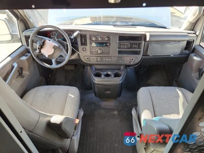 Zdjęcie 8 z 14 samochodu: 2018 GMC SAVANA 3500 DELIVERY VAN VIN:1GTZ7HFGXJ1188964 - miniatura
