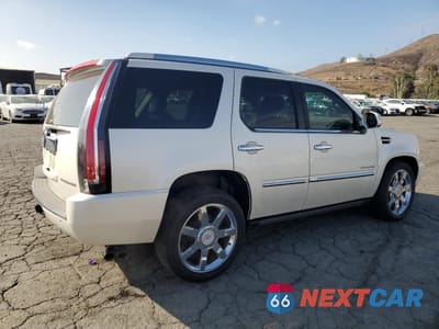 Trzecie zdjęcie samochodu z tyłu: 2011 CADILLAC ESCALADE PREMIUM VIN:1GYS3CEF0BR358822 - miniatura