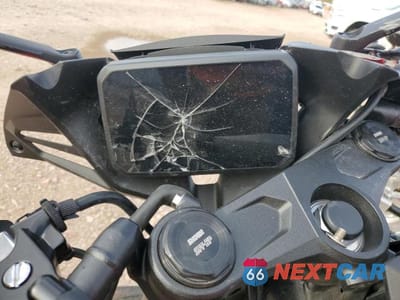 Zdjęcie 7 z 10 samochodu: 2024 HONDA CBR650 R VIN:MLHRH1551R5001441 - miniatura