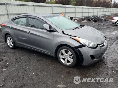 Czwarte zdjęcie samochodu z boku: 2013 HYUNDAI ELANTRA GLS VIN:5NPDH4AE1DH189262 - miniatura