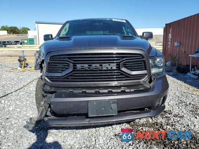 Piąte zdjęcie samochodu w środku: 2018 RAM 1500 SPORT VIN:1C6RR7MM6JS339670 - miniatura