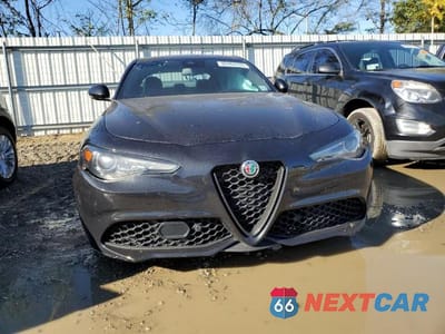 Piąte zdjęcie samochodu w środku: 2022 ALFA ROMEO GIULIA VIN:ZARFAMAN3N7655217 - miniatura