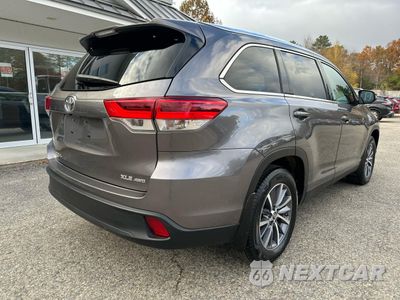 Czwarte zdjęcie samochodu z boku: 2019 TOYOTA HIGHLANDER SE VIN:5TDJZRFH4KS592627 - miniatura