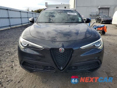 Piąte zdjęcie samochodu w środku: 2022 ALFA ROMEO STELVIO TI VIN:ZASPAKBN1N7D24256 - miniatura