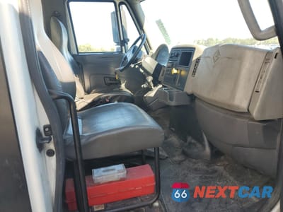 Piąte zdjęcie samochodu w środku: 2018 INTERNATIONAL 4000 4300 - BOX TRUCK VIN:1HTMMMML7JH532806 - miniatura