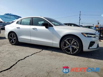 Czwarte zdjęcie samochodu z boku: 2024 VOLVO S60 PLUS VIN:7JRH60FHXRG310578 - miniatura