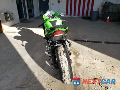 Czwarte zdjęcie samochodu z boku: 2021 KAWASAKI ZX1002 M VIN:JKBZXVM18MA000241 - miniatura