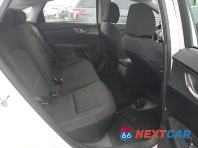 Zdjęcie 10 z 11 samochodu: 2019 KIA FORTE FE VIN:3KPF24AD3KE121774 - miniatura