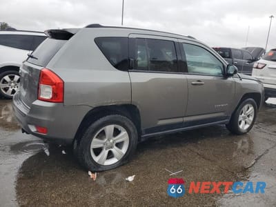 Trzecie zdjęcie samochodu z tyłu: 2012 JEEP COMPASS SPORT VIN:1C4NJDBB3CD523017 - miniatura